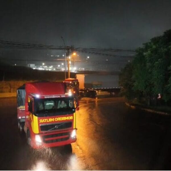 Carretas com mais de 290 toneladas de donativos de Goiás chegam ao Rio Grande do Sul