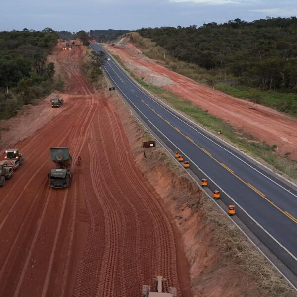 Força-tarefa deve antecipar conclusão de obras na GO-213, projeta Caiado