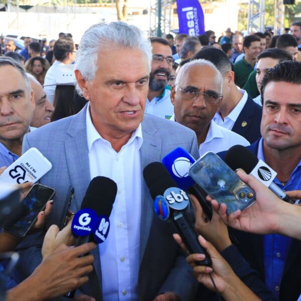 Caiado conclama população a se vacinar