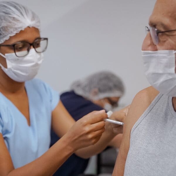 Vacina contra influenza está liberada para pop[ulação em geral