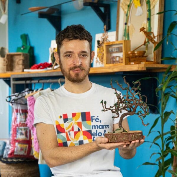 Artesão de Cidade Ocidental que vai expor na CASACOR Goiás 2024