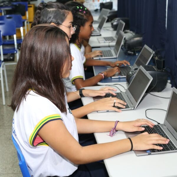 Educação de Goiás se prepara para ampliar uso da Inteligência Artificial como aliada no trabalho pedagógico