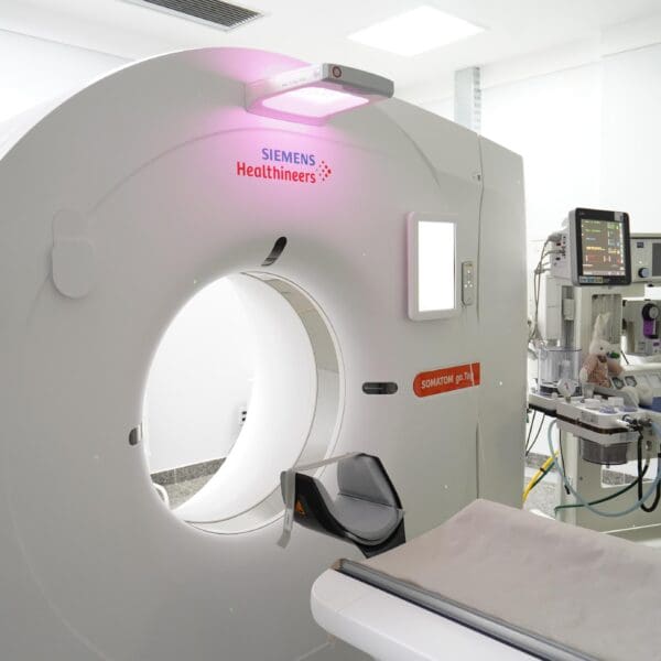 Aparelho para exame de tomografia no Hecad_