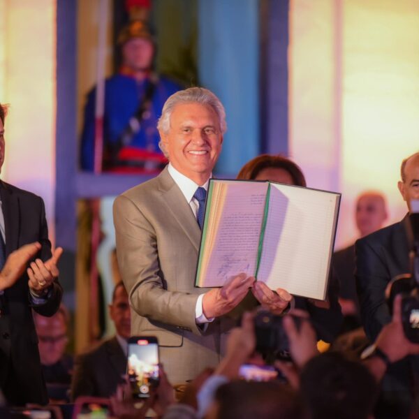 Caiado destaca crescimento de Goiás durante transferência simbólica da capital