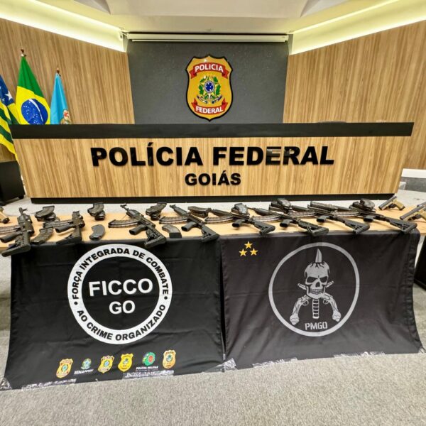 Operação integrada entre PMGO e PF faz grande apreensão de armas em Goiânia
