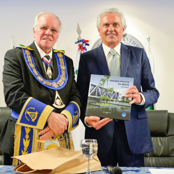 Caiado destaca contribuição dos maçons ao governo durante evento em Brasília