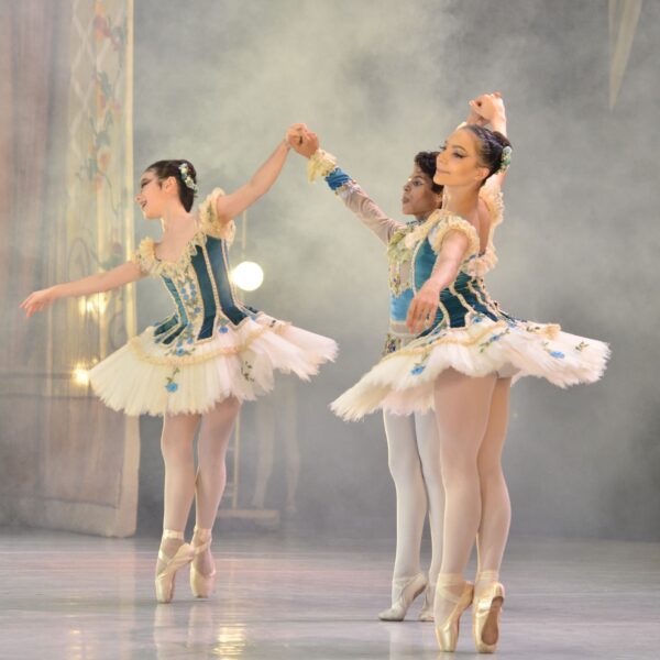 Balé do Basileu França representa o Brasil em festival na Turquia