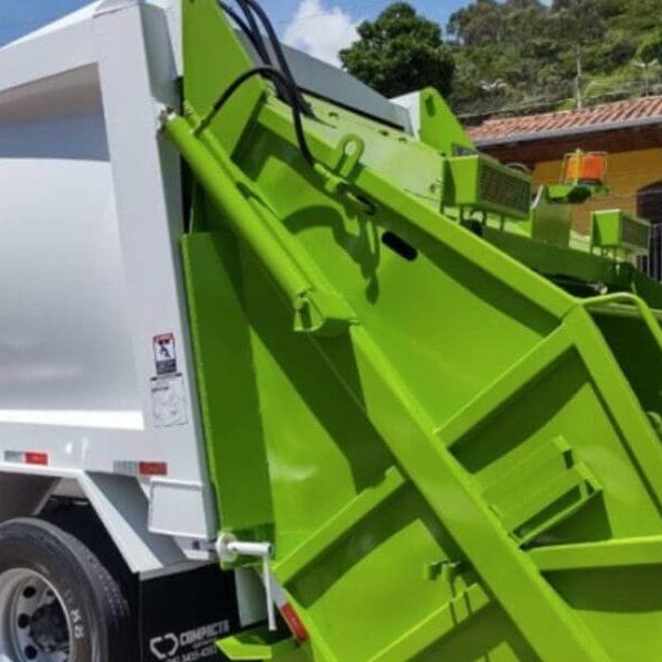 Número de municípios com caminhões compactadores de lixo cresce 82,6% em Goiás desde 2017