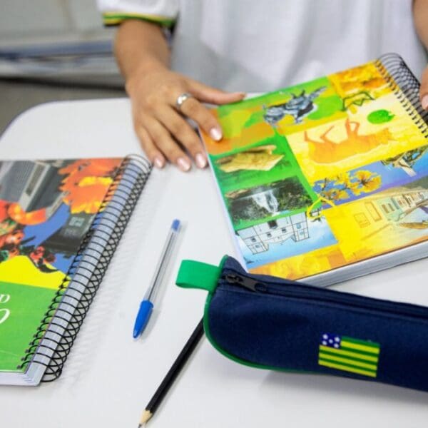 capas dos cadernos da rede