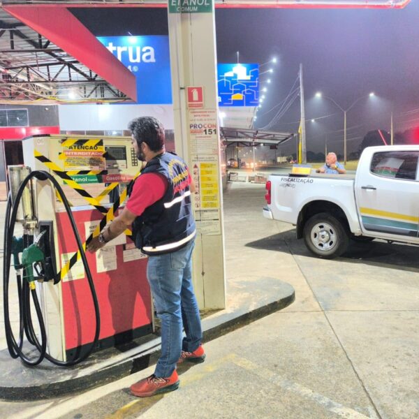 Procon interdita posto de combustível