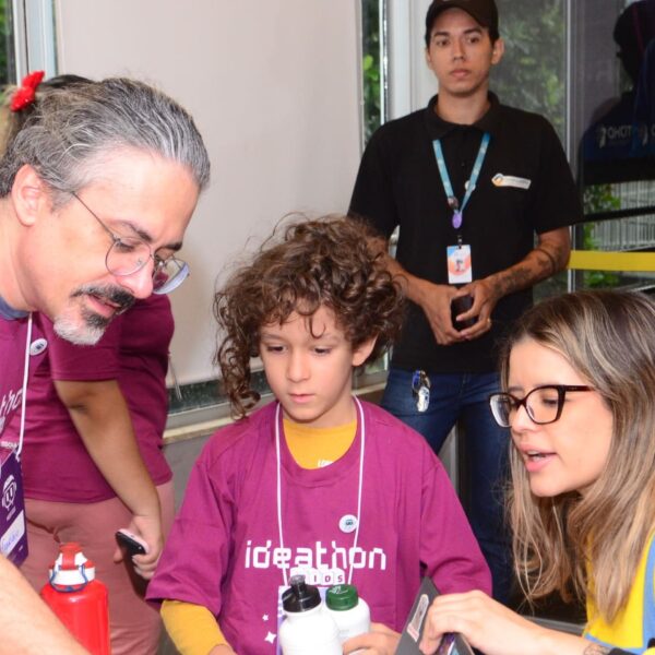 Crianças no Hub Goiás