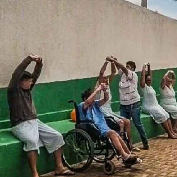 HEL promove fisioterapia ao ar livre para pacientes