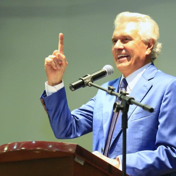 Governador Ronaldo Caiado em evento na sede do Tribunal de Contas do Estado de Goiás (TCE-GO