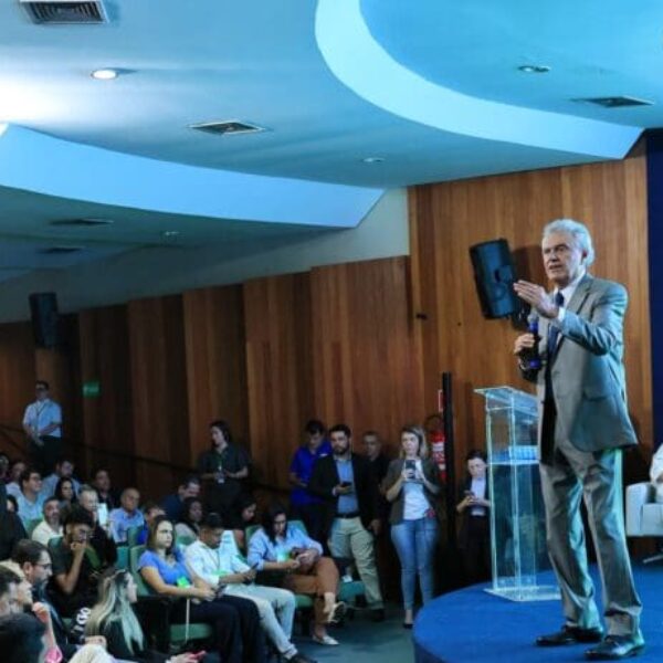 Governador alerta prefeitos sobre combate à dengue