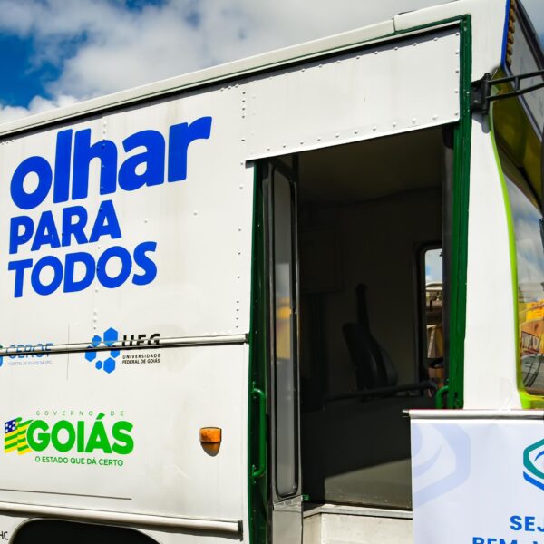 Unidade móvel do programa Olhar para Todos