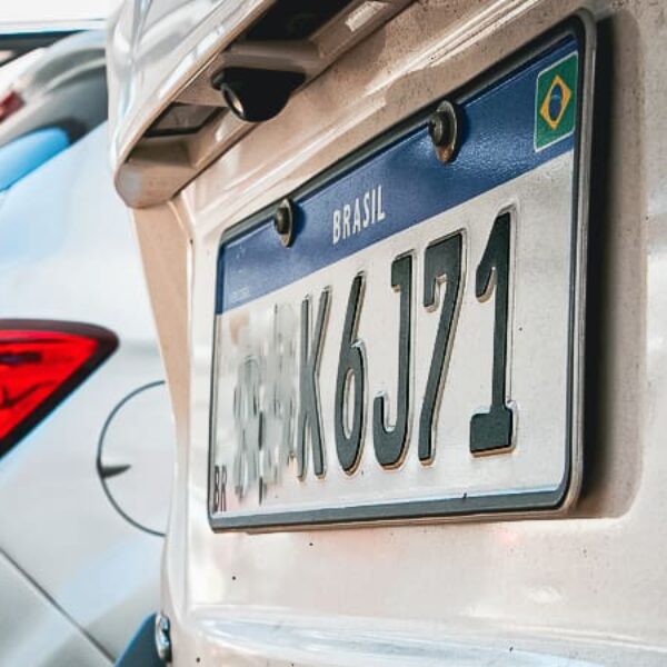 IPVA 2024 atrasado de veículos com placa final 1 e 2 poderá ser parcelado a partir de segunda