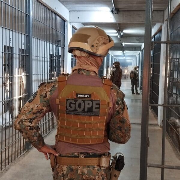 Operação realiza maior revista simultânea no Complexo Prisional