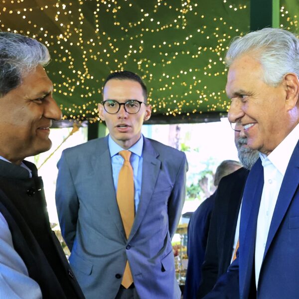 Caiado acerta detalhes para missão técnica de Goiás à Índia – Caiado e Suresh Reddy, no Palácio das Esmeraldas