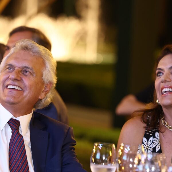 Caiado e Gracinha em confraternização ressaltam parceria entre governo e instituições