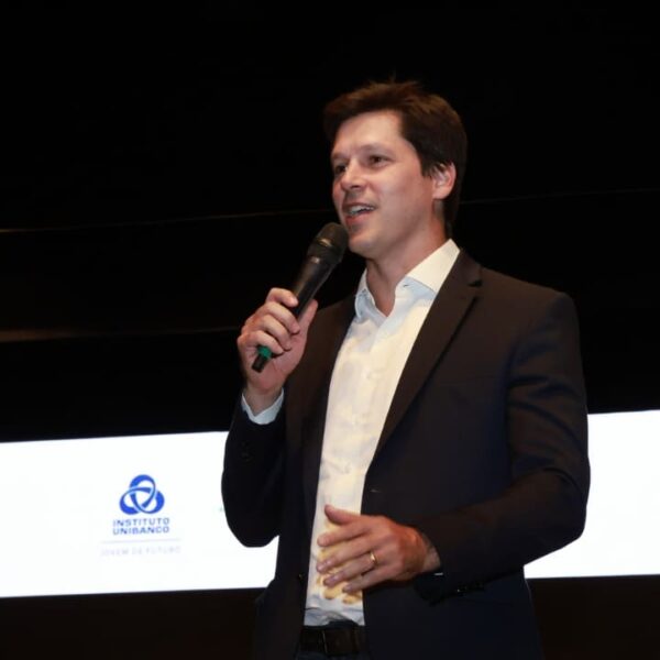 Daniel Vilela anuncia R$ 145,5 milhões para educação e bônus inédito para professores