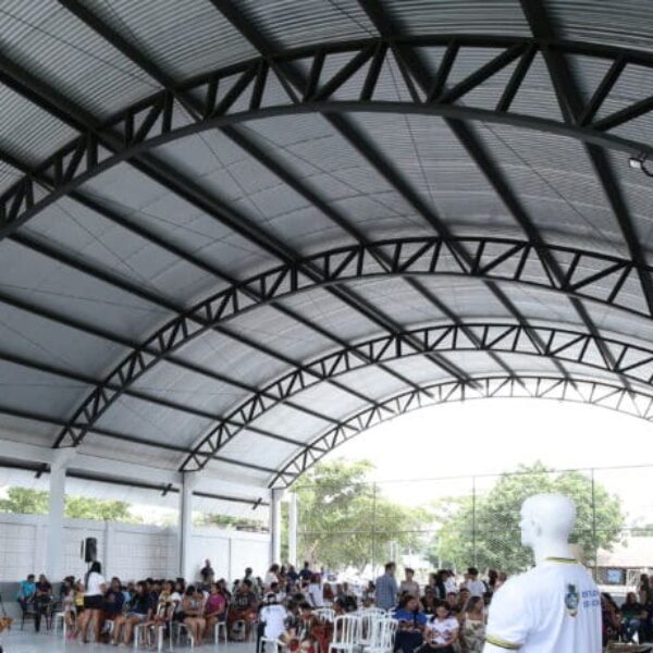 Comunidade indígena da Aldeia Buridina, em Aruanã, comemora inauguração da quadra poliesportiva coberta