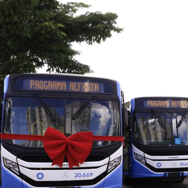 Governo de Goiás avança na renovação da frota de transporte coletivo com entrega de 46 novos ônibus