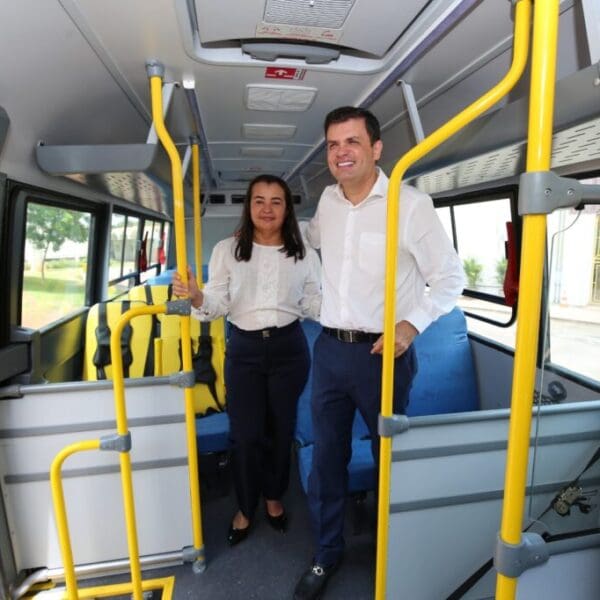 novo ônibus do transporte escolar