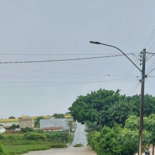 Bombeiros atendem ocorrência de transbordamento em Calatão