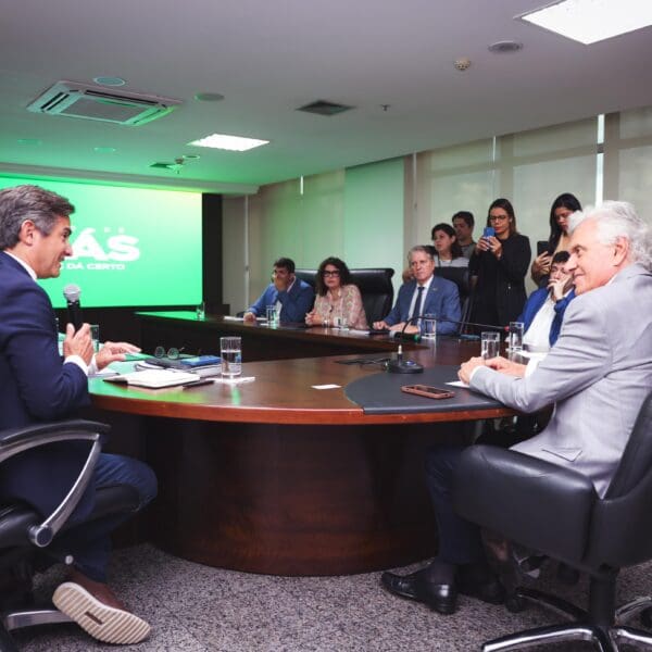 Caiado em reunião com executivos da mineradora Aclara