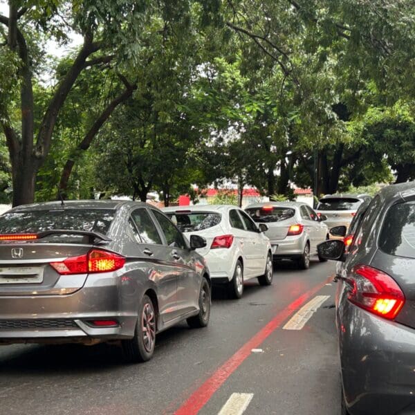 Facilita Detran termina dia 31 - Carros nas ruas da capital