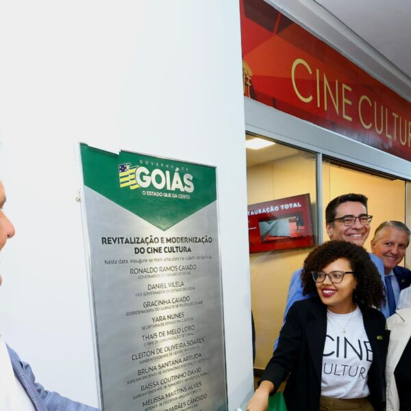 Caiado entrega revitalização do Cine Cultura com sessão de filme goiano premiado em Gramado
