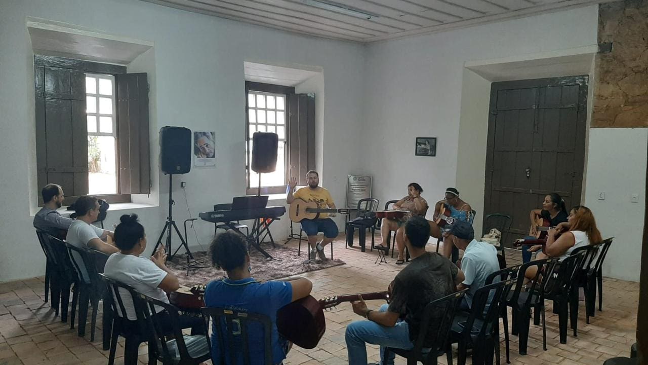 aula de violão Escola do Futuro