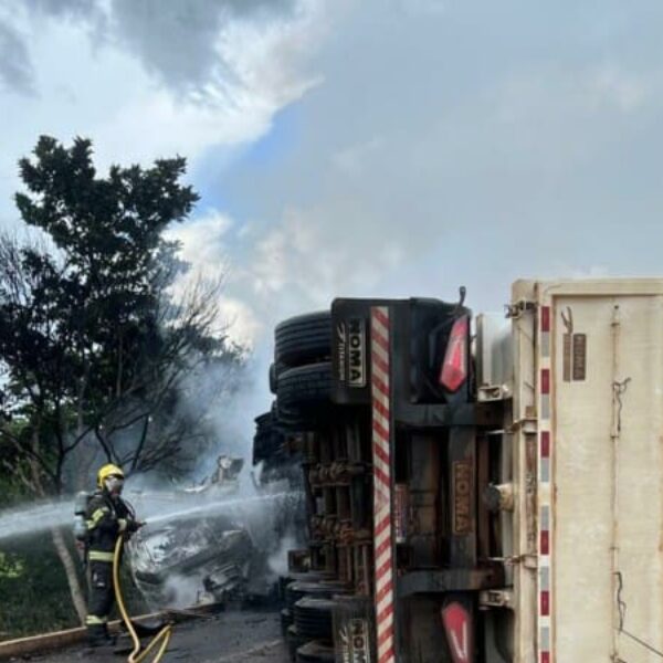 Bombeiros de Trindade e Palmeiras de Goiás atuam em grave acidente na GO-326