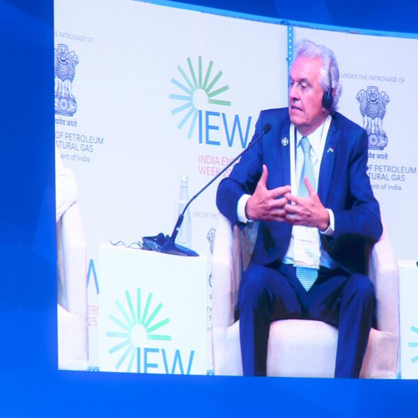 Caiado avança em tratativas para transferir tecnologia de combustíveis renováveis à Índia