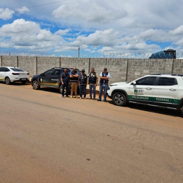 Operação em distribuidora de combustíveis em Senador Canedo