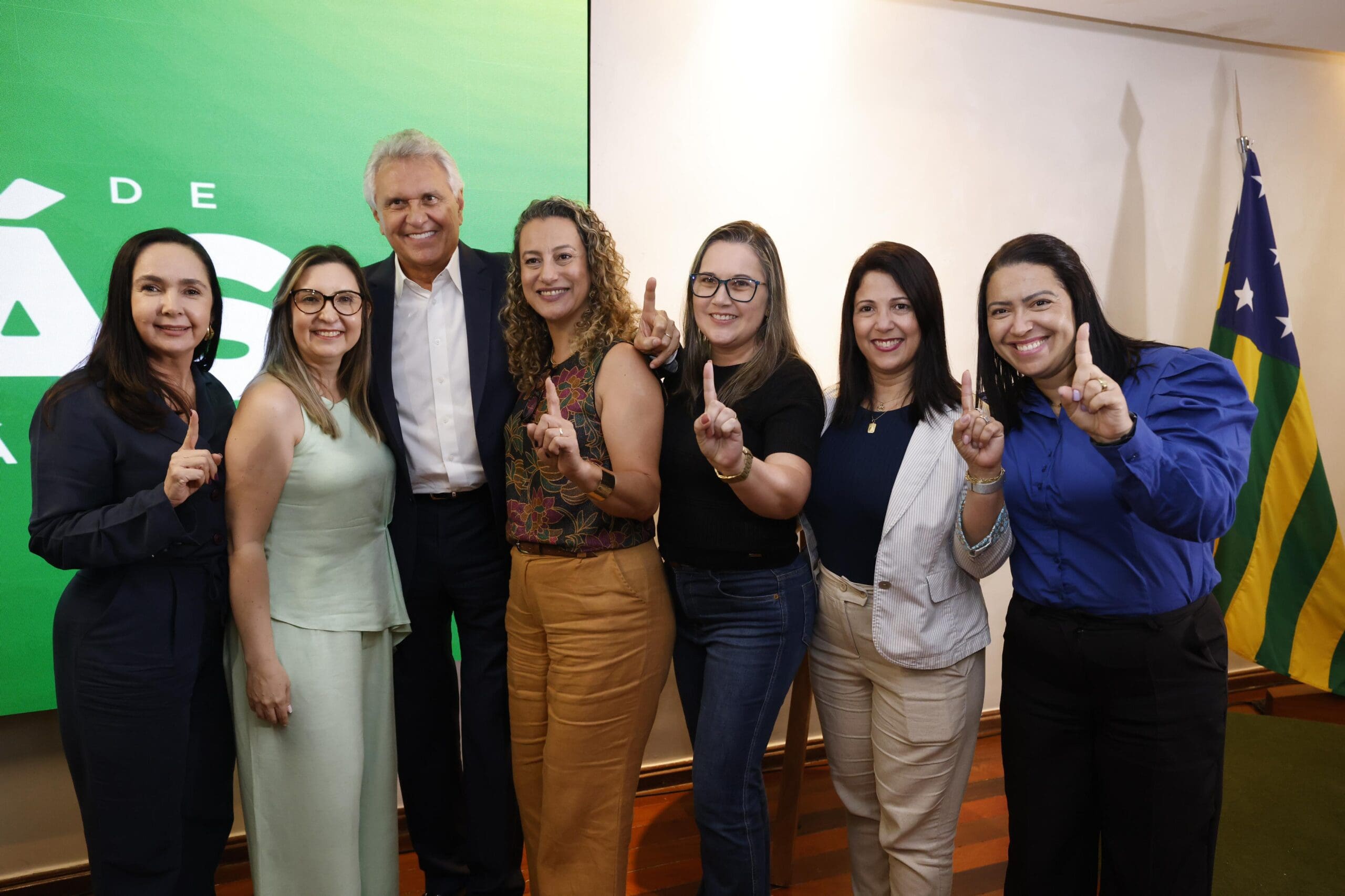 “Vocês são os líderes que queremos formar”, diz Caiado ao entregar Prêmio Redação Enem