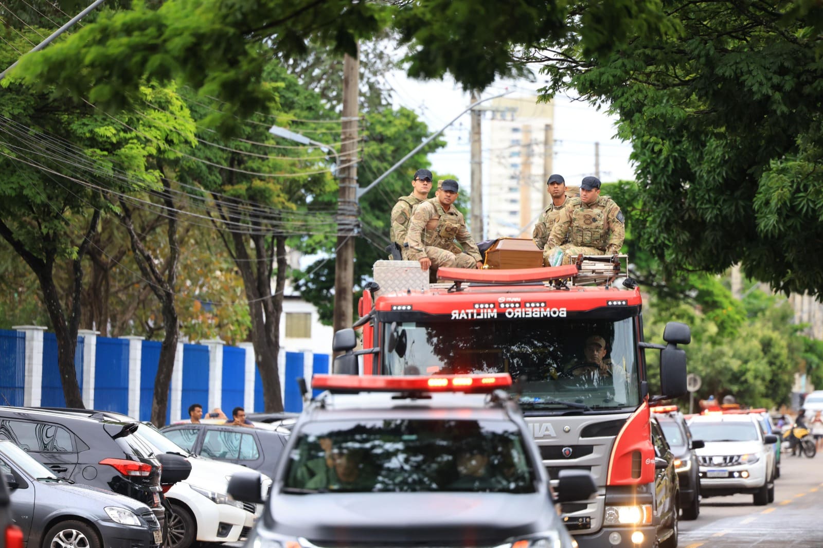 Daniel Vilela presta solidariedade à família e amigos de policial morto em ação