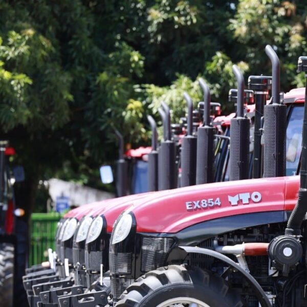 Governo entrega máquinas agrícolas a 15 municípios pelo Programa Mecaniza Campo