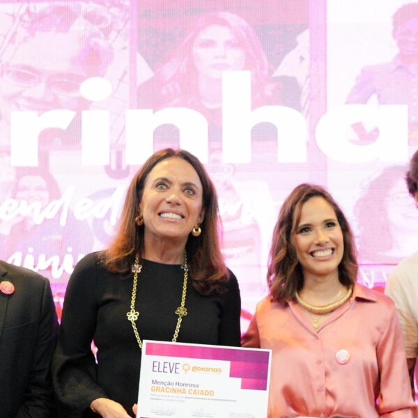 Gracinha Caiado entrega prêmio para mulheres empreendedoras