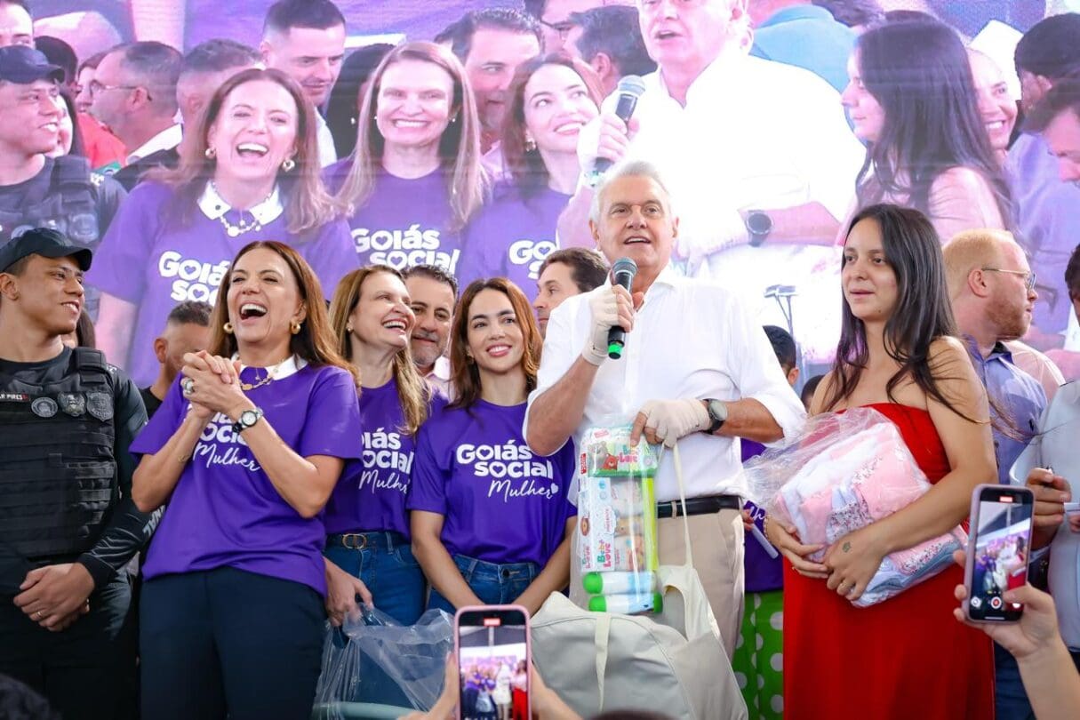 Goiás Social Mulher chega a Aparecida com entrega de 1,2 mil cartões sociais