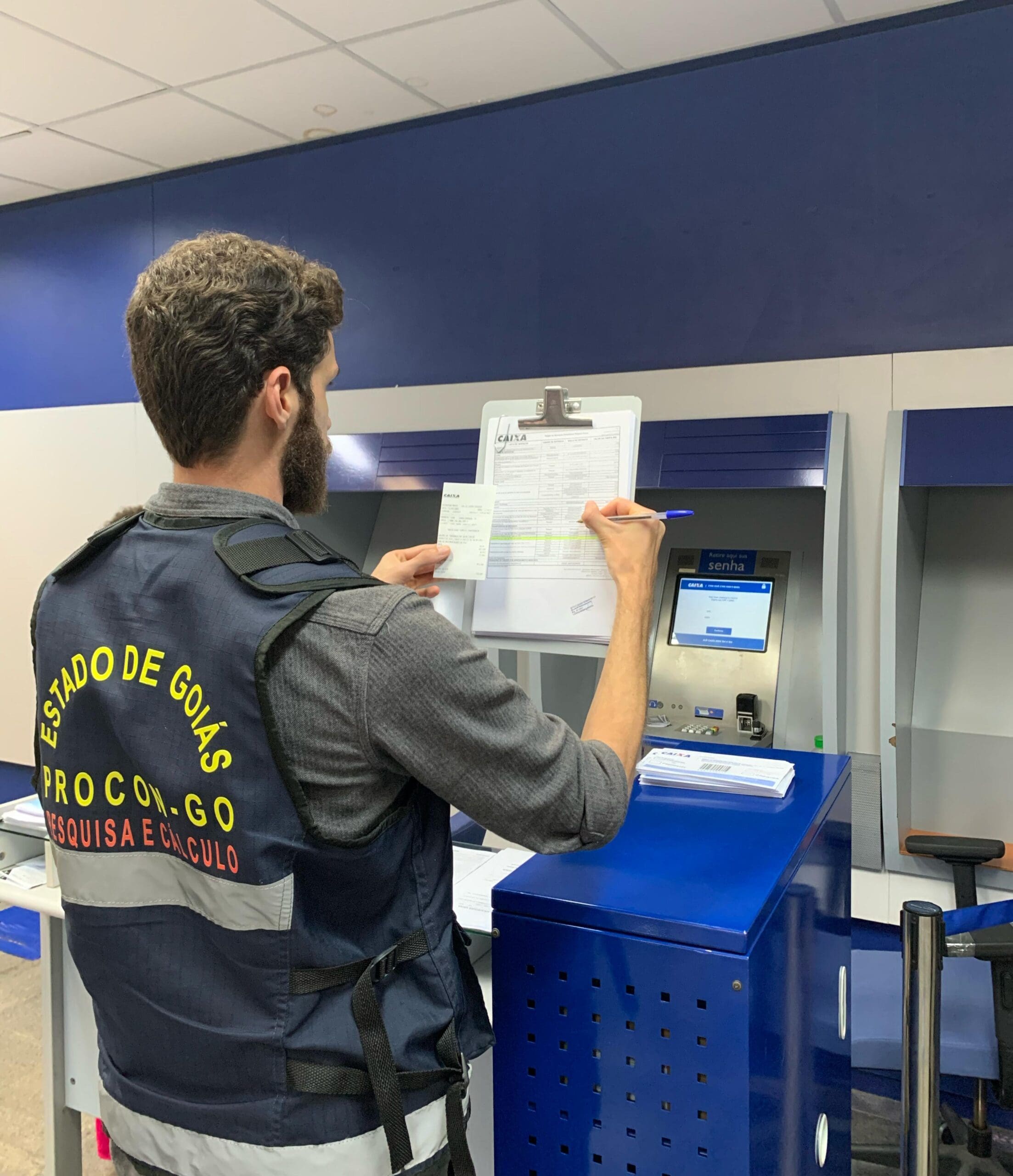 Procon aponta variação de tarifas bancárias