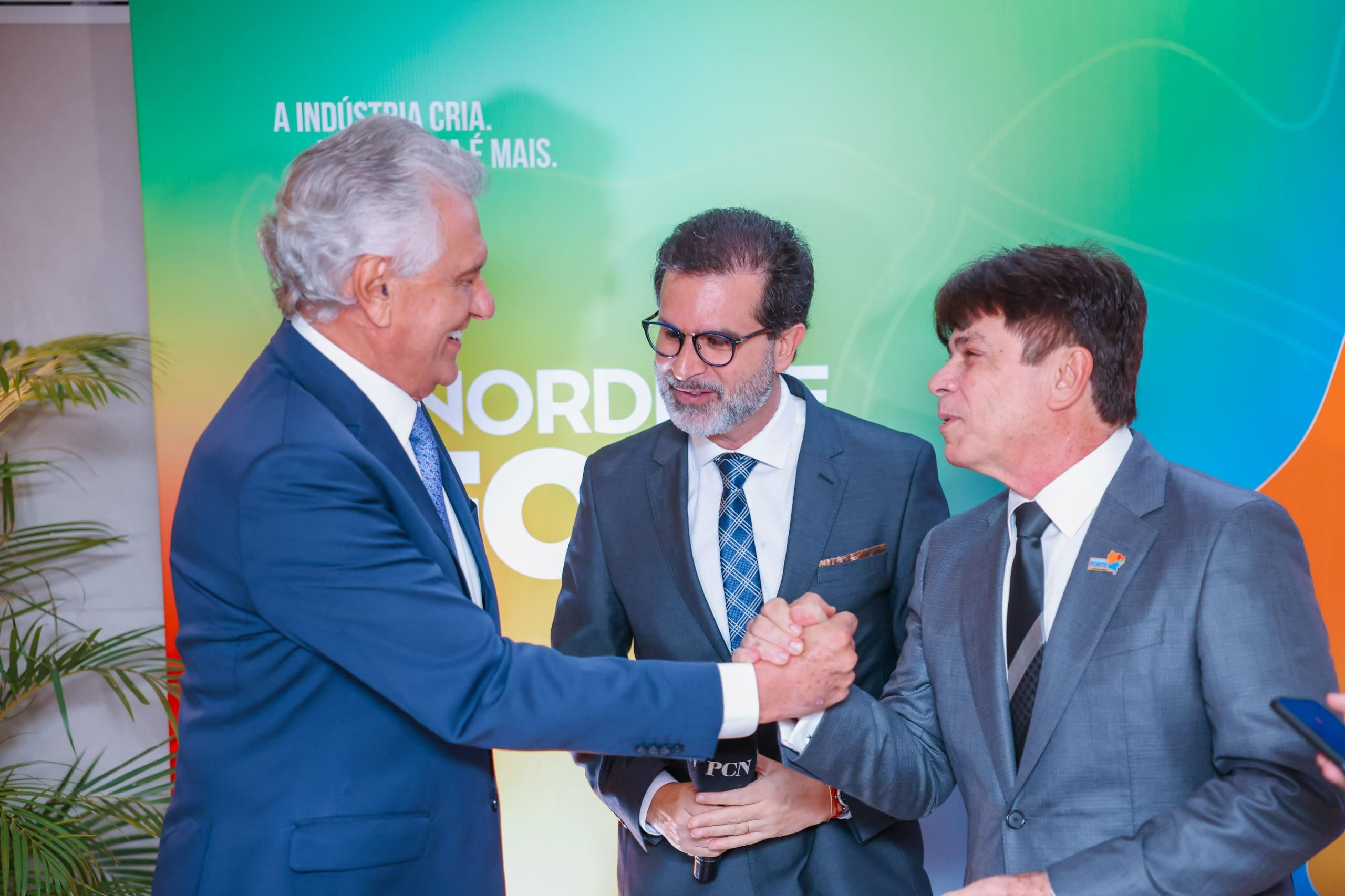 Em Brasília, Caiado prestigia posse da nova diretoria da Associação Nordeste Forte 