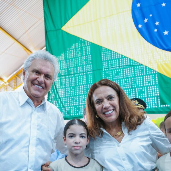 Governo entrega 17,6 mil novos cartões do Bolsa Uniforme a estudantes de CEPMGs