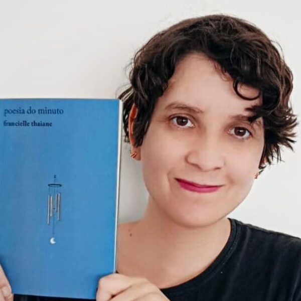 Vila Cultural Cora Coralina recebe lançamento do livro "Poesia do Minuto", de Francielle Thaiane