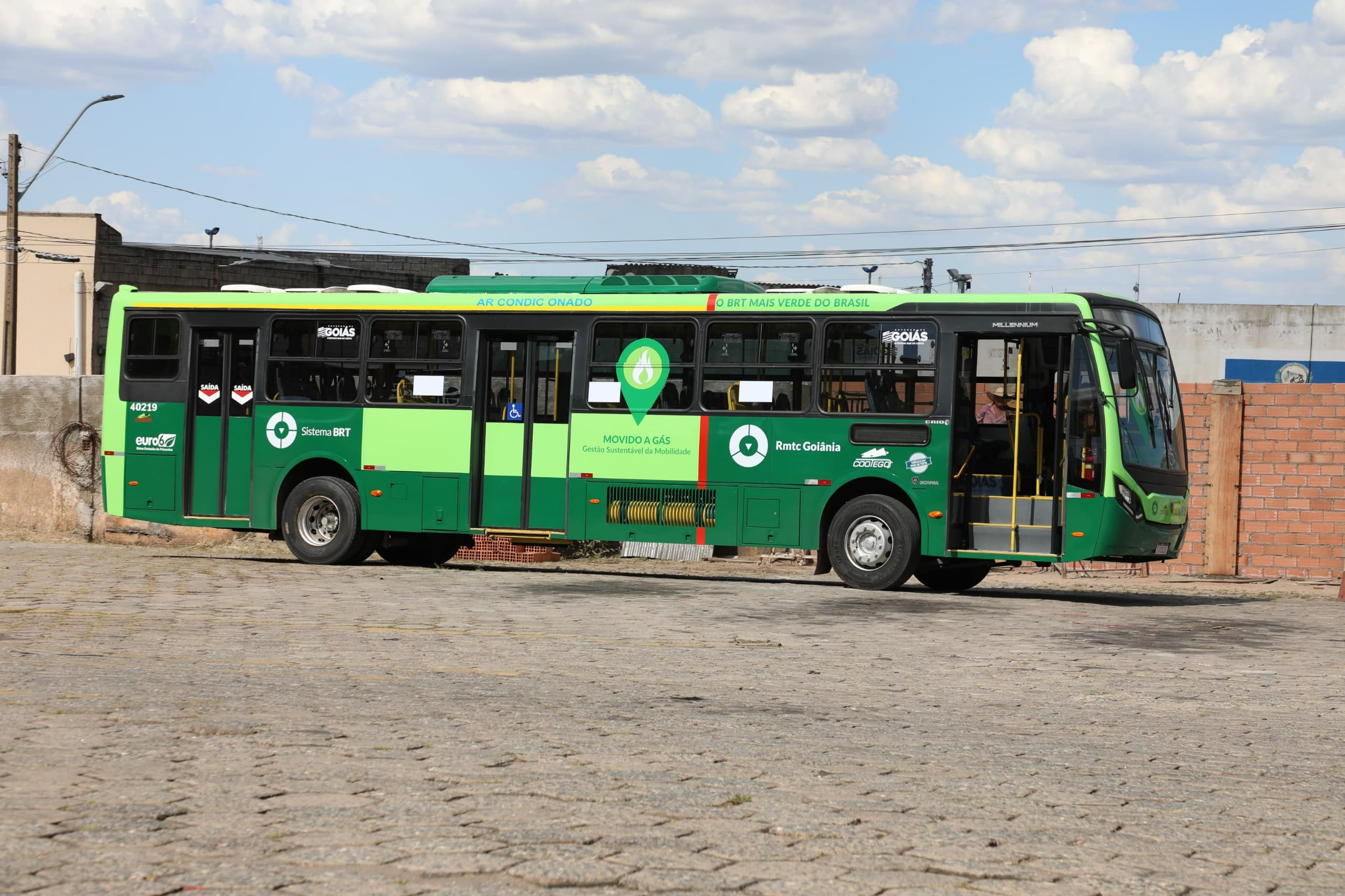 Ônibus movido a biometano começa a rodar nesta quinta-feira no BRT Leste-Oeste