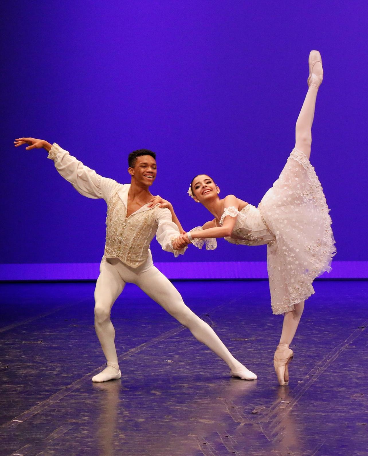 Alunos do Basileu França, bailarinos goianos levam dois dos três prêmios do Brasil nos na final do Youth America Grand Prix (YAGP)