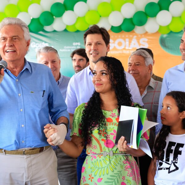 Caiado entrega 42 casas a custo zero em Bela Vista de Goiás