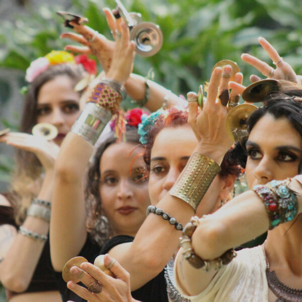 Cia Anhuma mosrta estilo tribal