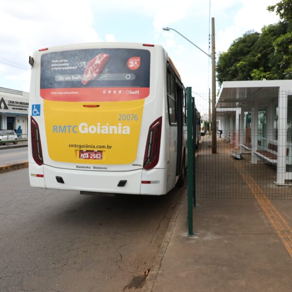 Estrutura provisória de ponto de onibus