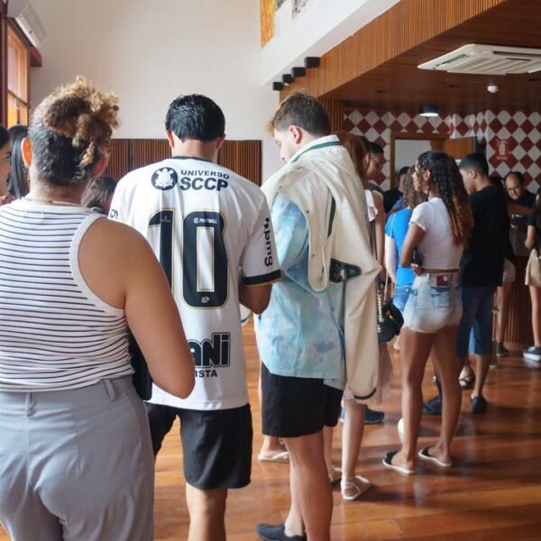 Fila no Cine Teatro São Joaquim